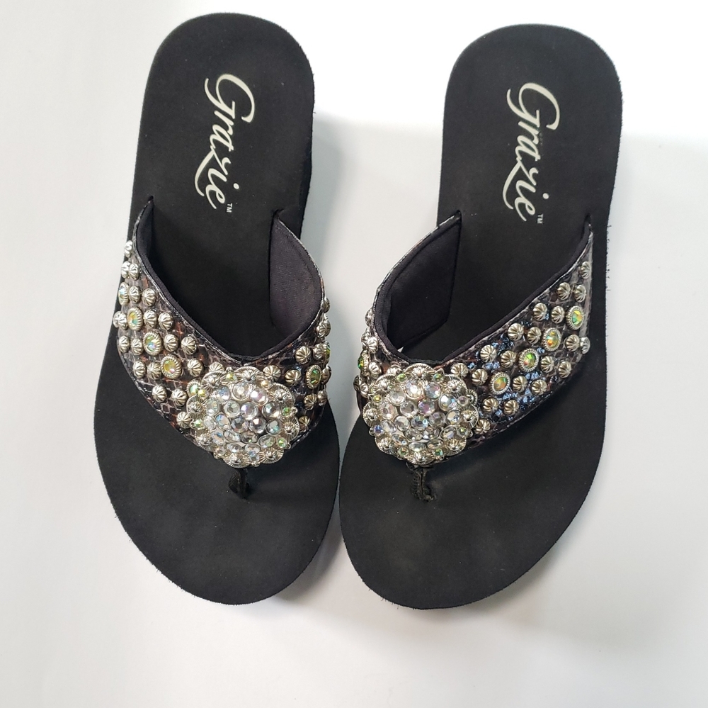 Grazie Embellished Platform Women Flip Flop Sandals Size 7